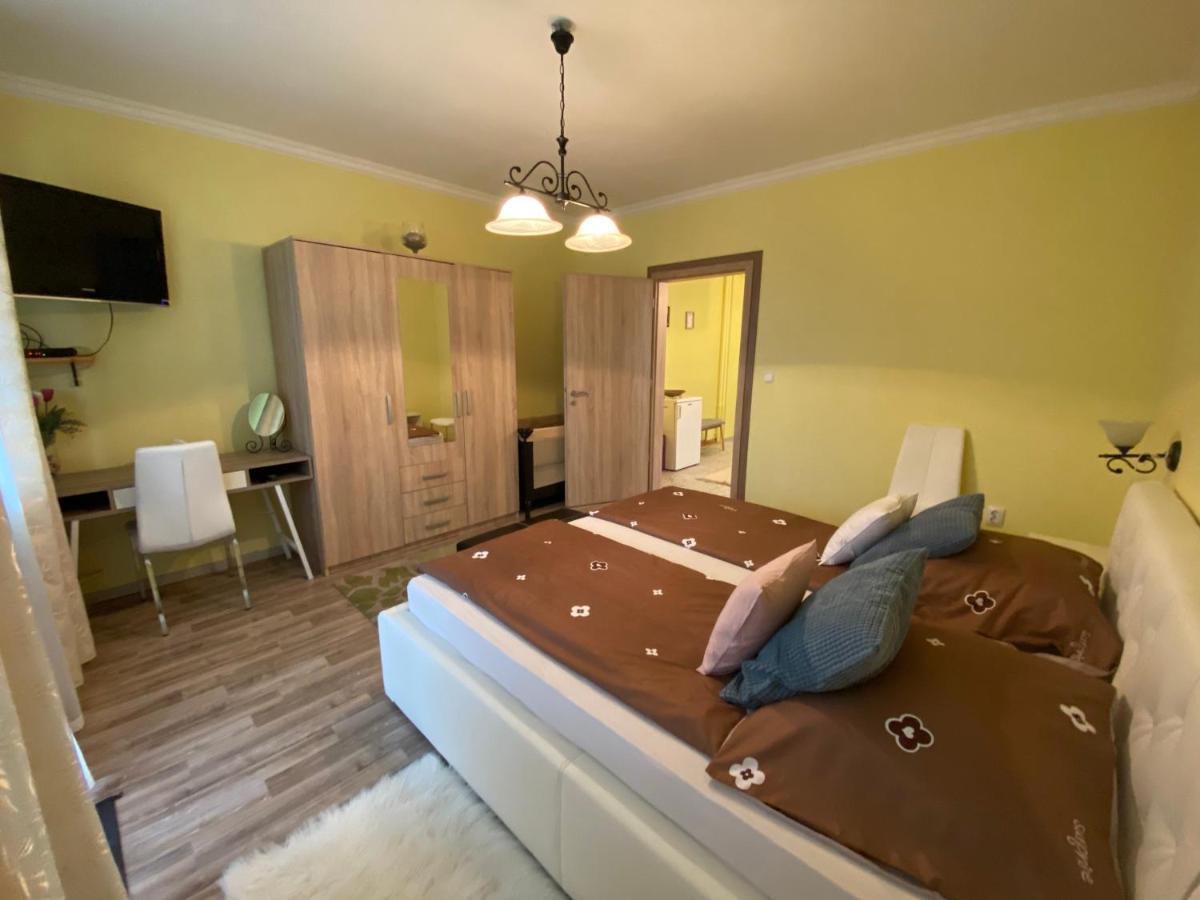 Eszter Apartman Eger Exterior foto