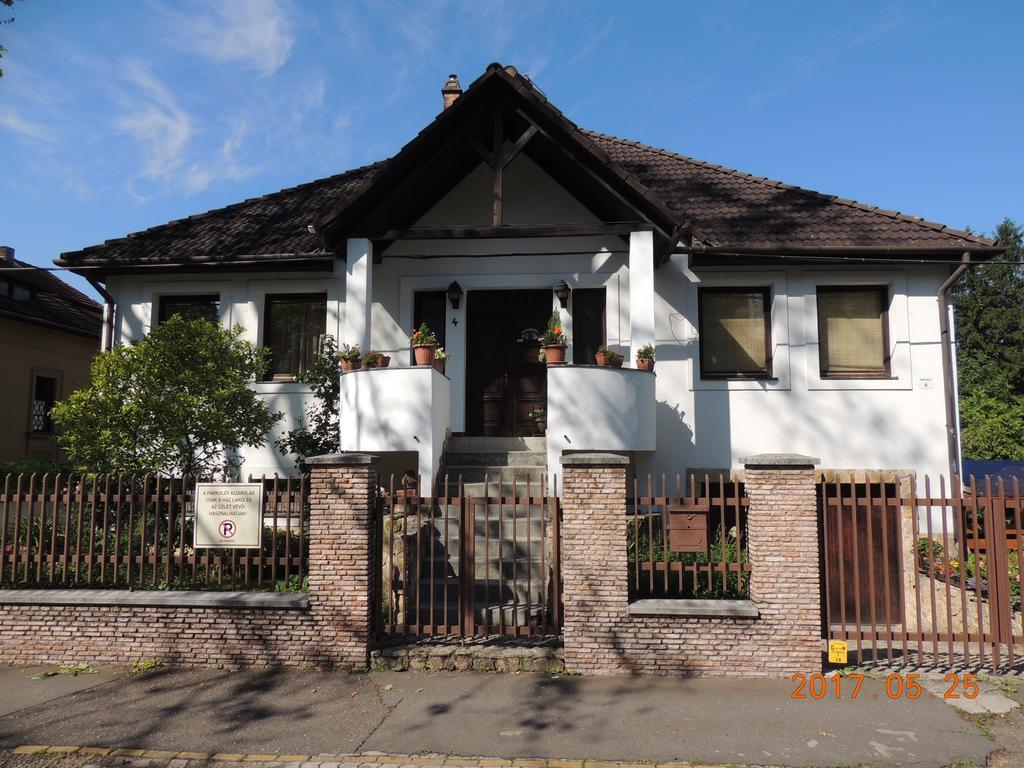 Eszter Apartman Eger Exterior foto