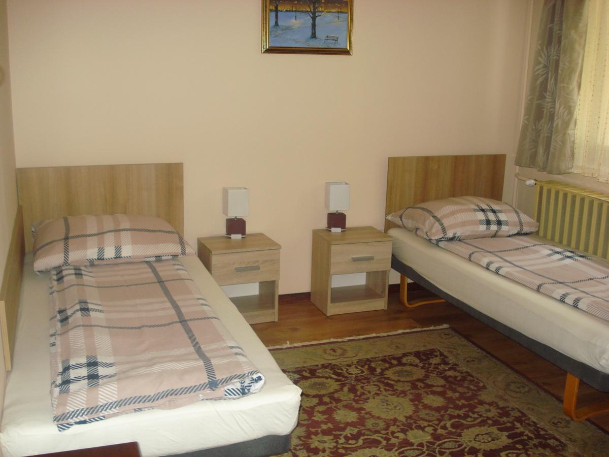 Eszter Apartman Eger Exterior foto