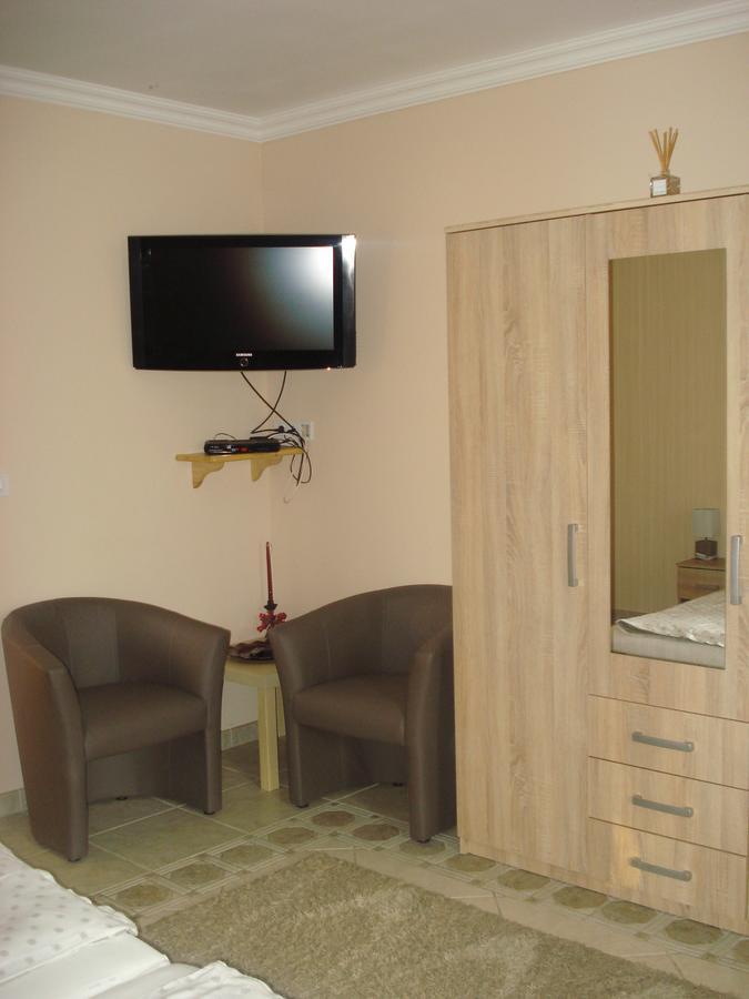 Eszter Apartman Eger Exterior foto